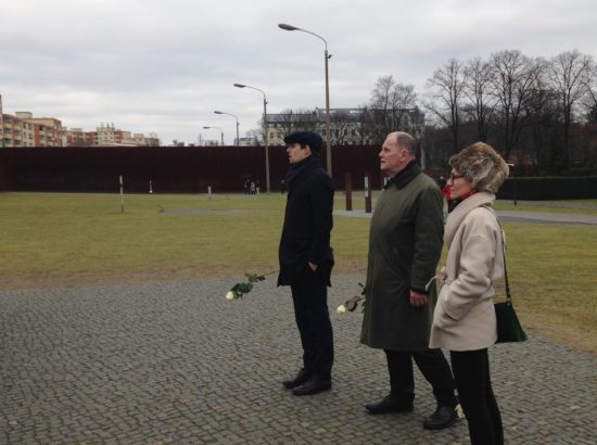 Eesti-Saksa parlamendirühm külastas Berliini müüri memoriaalmuuseumi